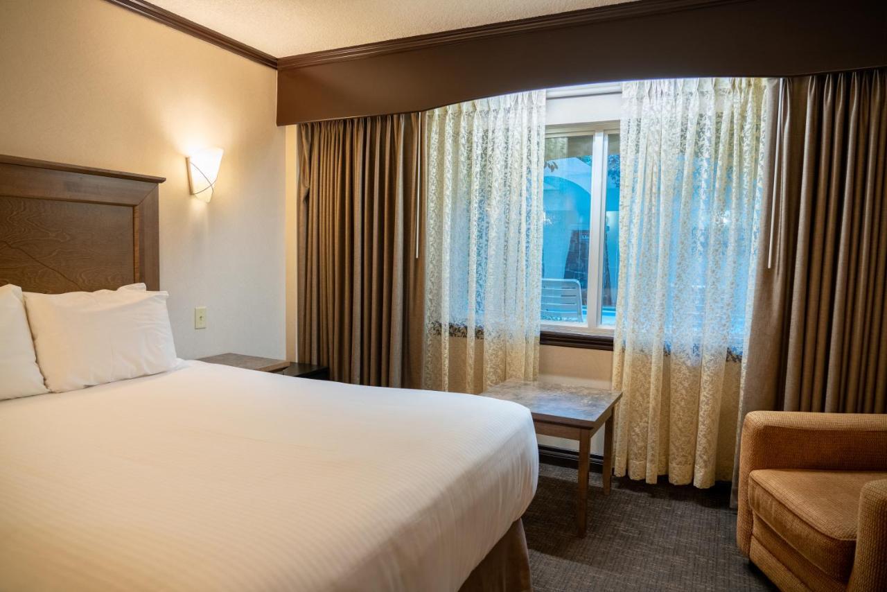 เดอะ รันเดิลสโตน ลอดจ์ Hotel แบมฟ์ ภายนอก รูปภาพ